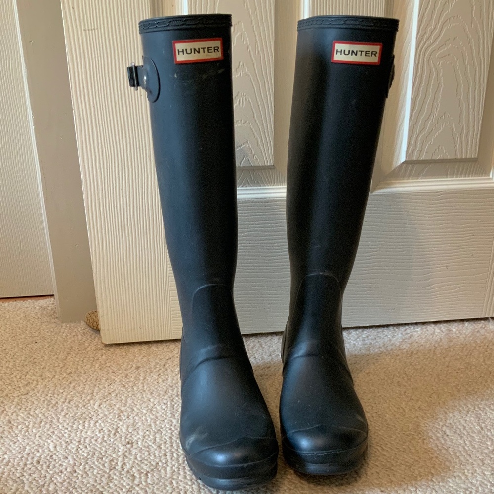 Size 8.5 Hunter Boots Matte Black, tall